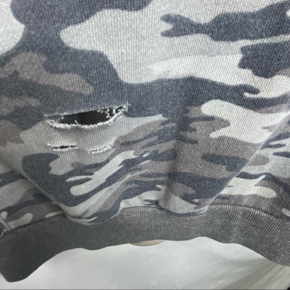 Rue + Distressed Camouflage Sweatshirt 1X Gray Black Crew Neck Long Sleeves - Picture 13 of 16